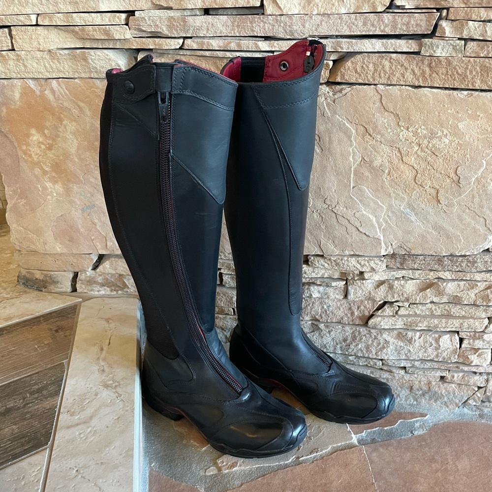 Ariat Black Leather Riding Boots. Size 9B